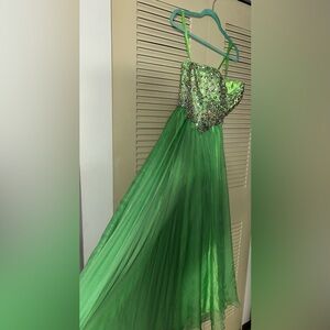 Medium Strapless Lime-Neon Green Beaded Long Prom Formal Dress Y2K vintage